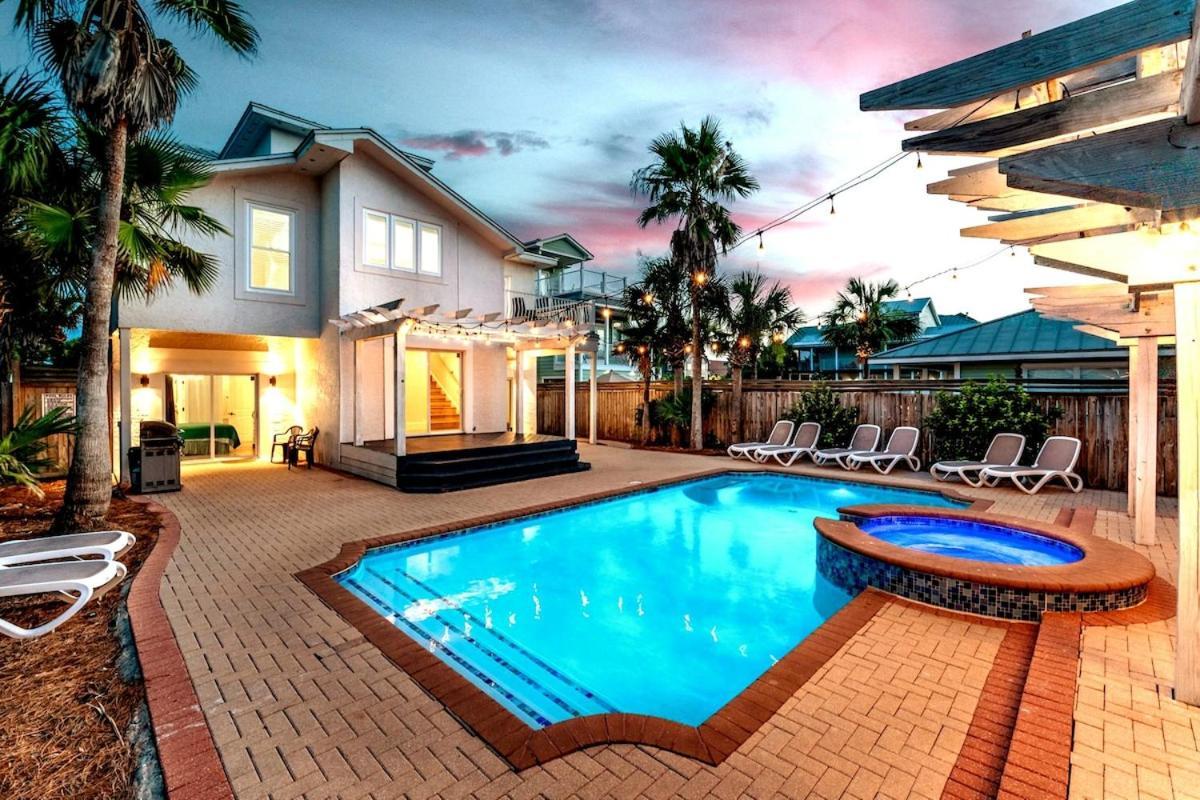 Holiday home Sunbelievable Heated Pool N Golf Cart Deals