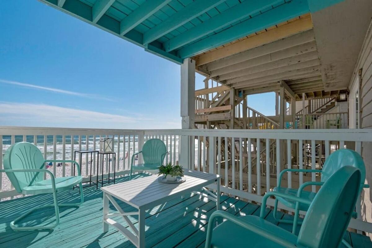 Seaquest 3 Stories Beach Front Holiday home *