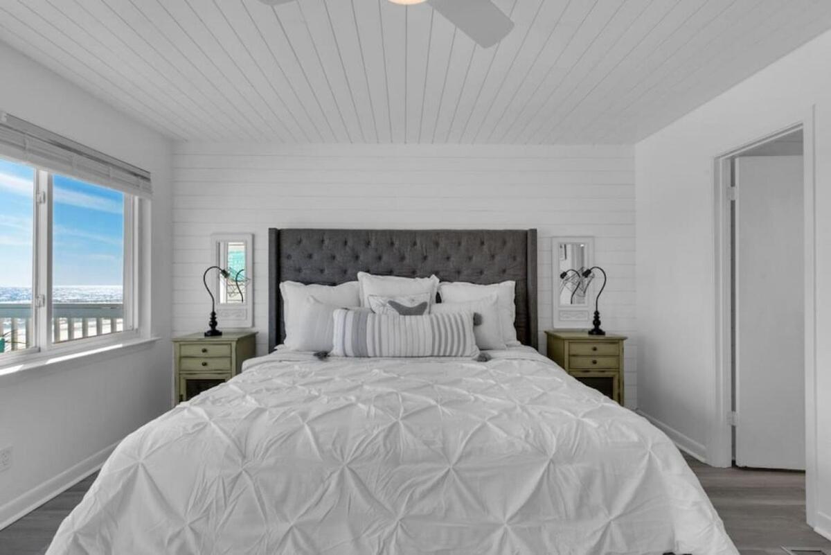 Holiday home Seaquest 3 Stories Beach Front