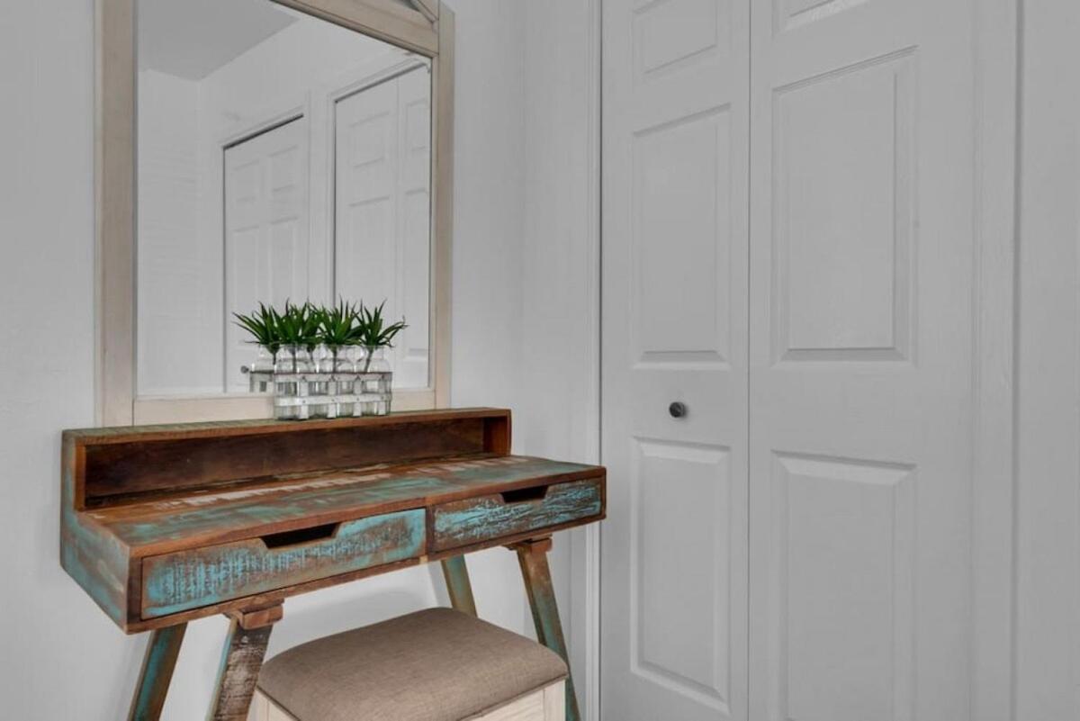 Seaquest 3 Stories Beach Front Holiday home Destin
