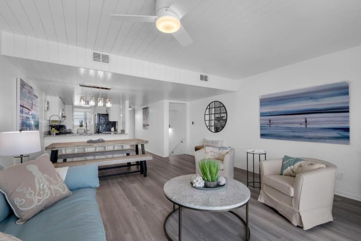 Seaquest 3 Stories Beach Front *
