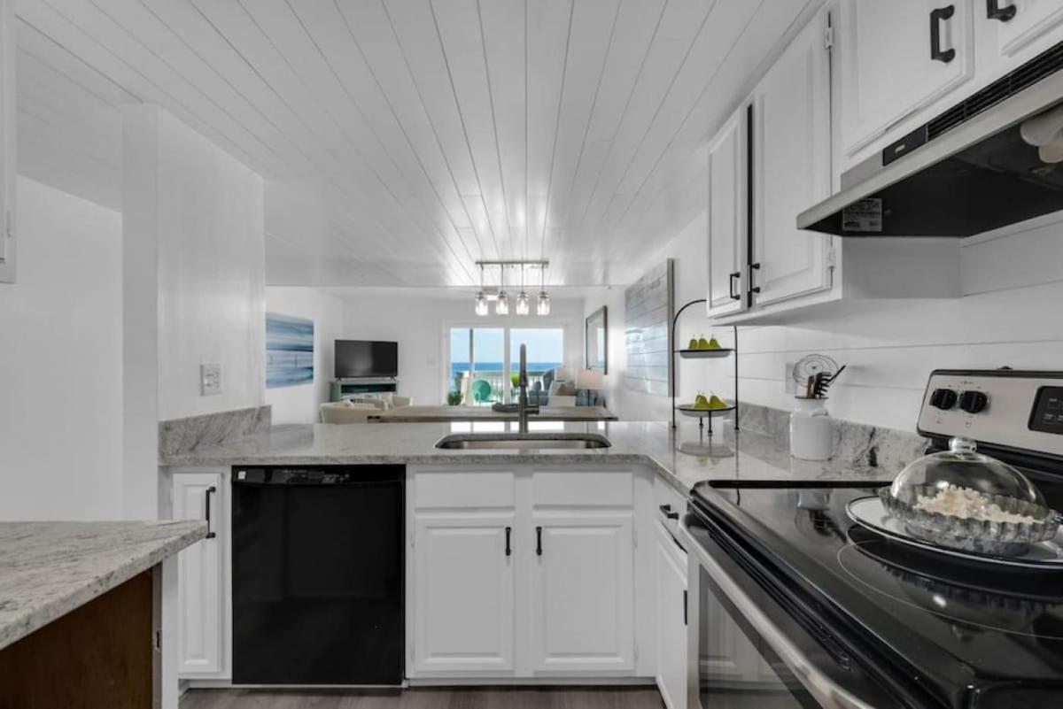 Seaquest 3 Stories Beach Front Holiday home Destin