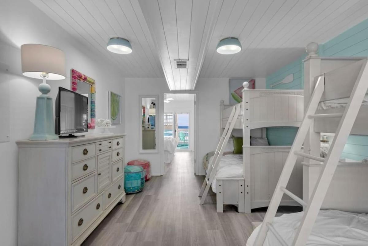 Holiday home Seaquest 3 Stories Beach Front