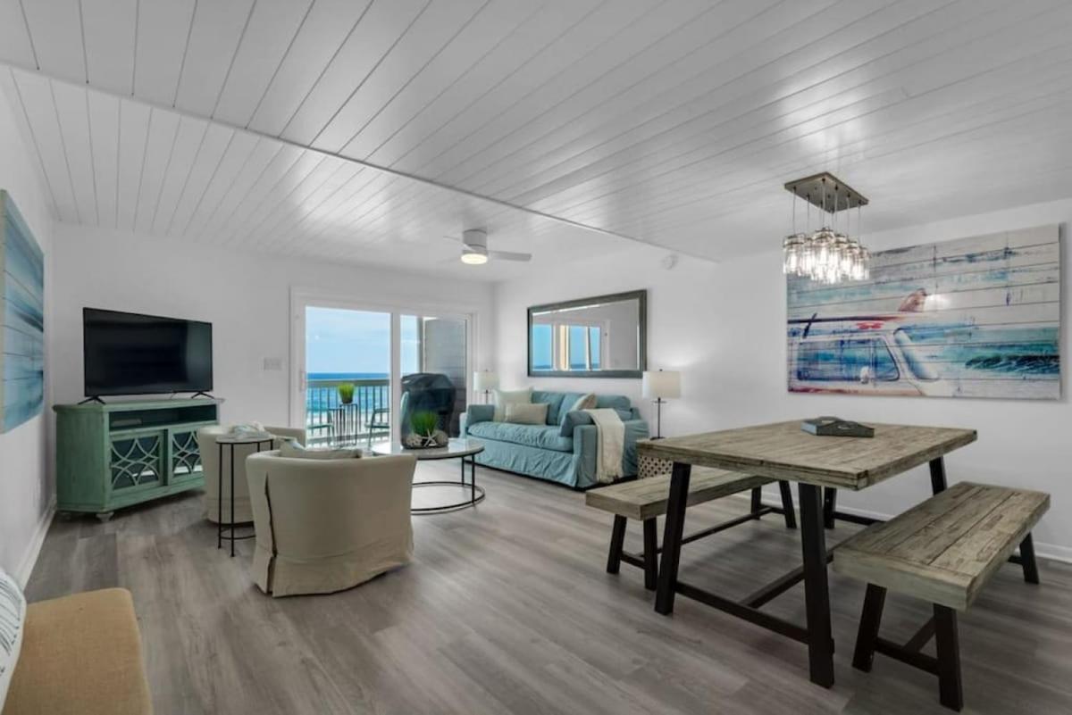 Seaquest 3 Stories Beach Front Holiday home *