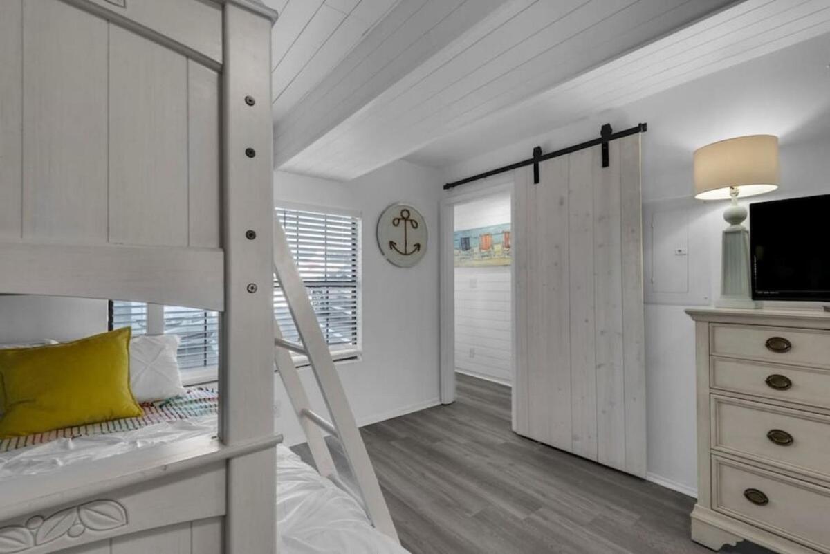 Holiday home Seaquest 3 Stories Beach Front Destin