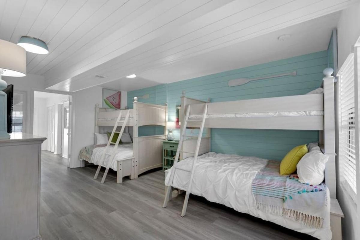Holiday home Seaquest 3 Stories Beach Front
