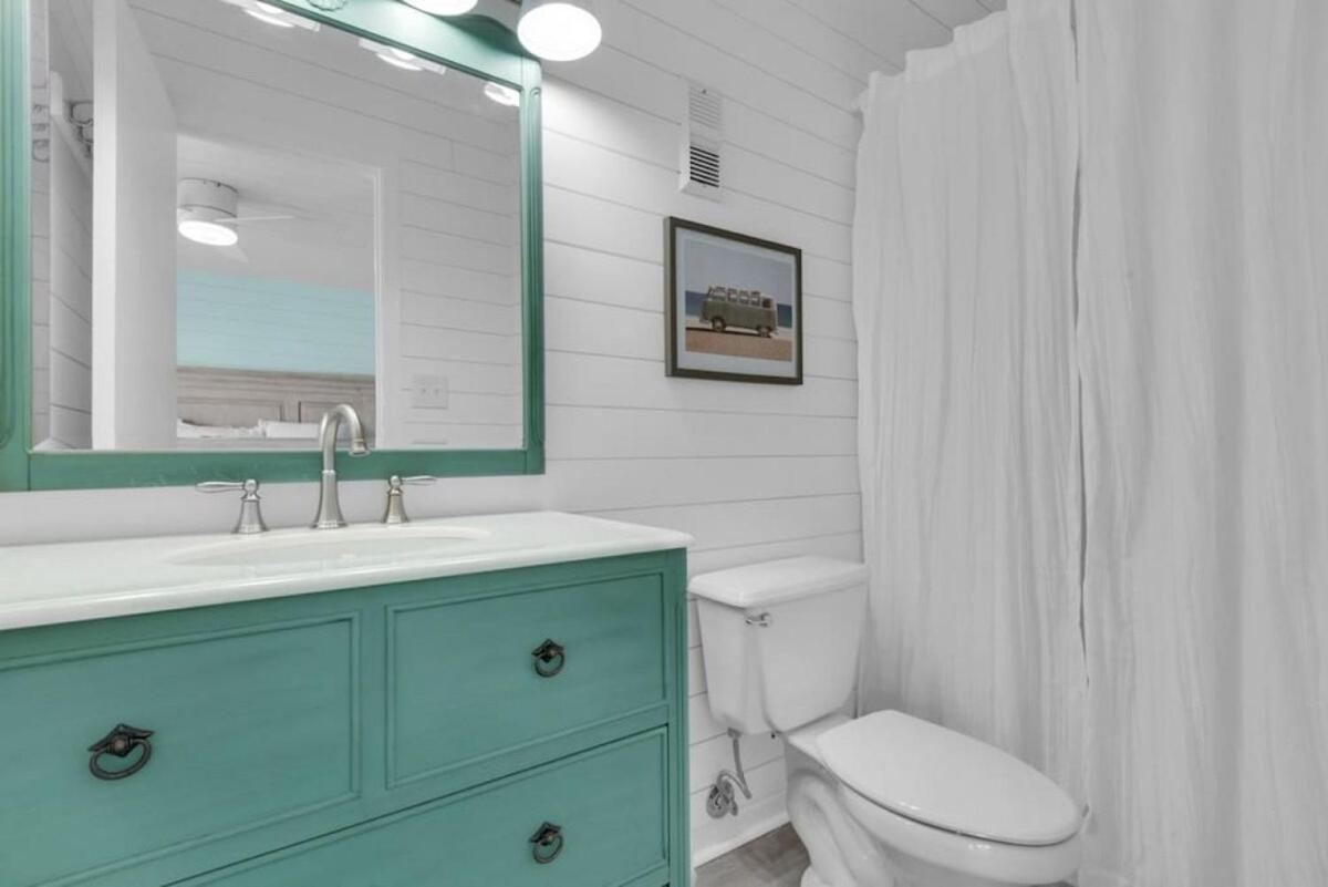 Seaquest 3 Stories Beach Front Holiday home *