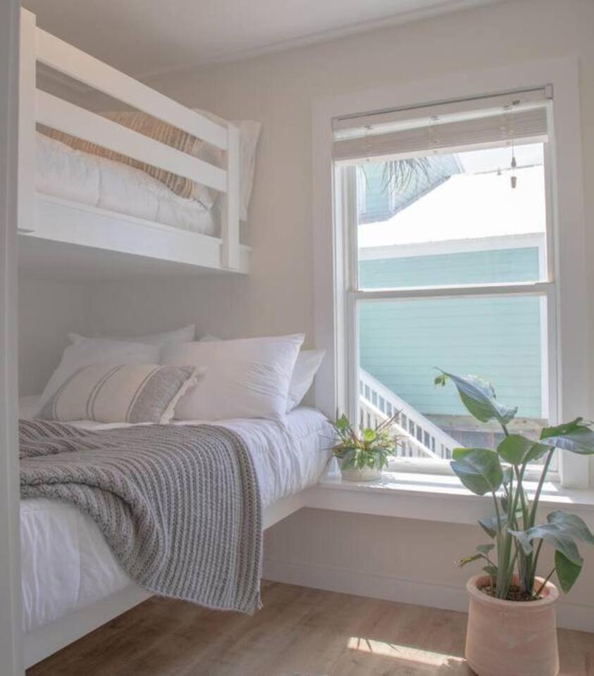 Scenic Bunkalow - Steps From Gated Beach Access Holiday home