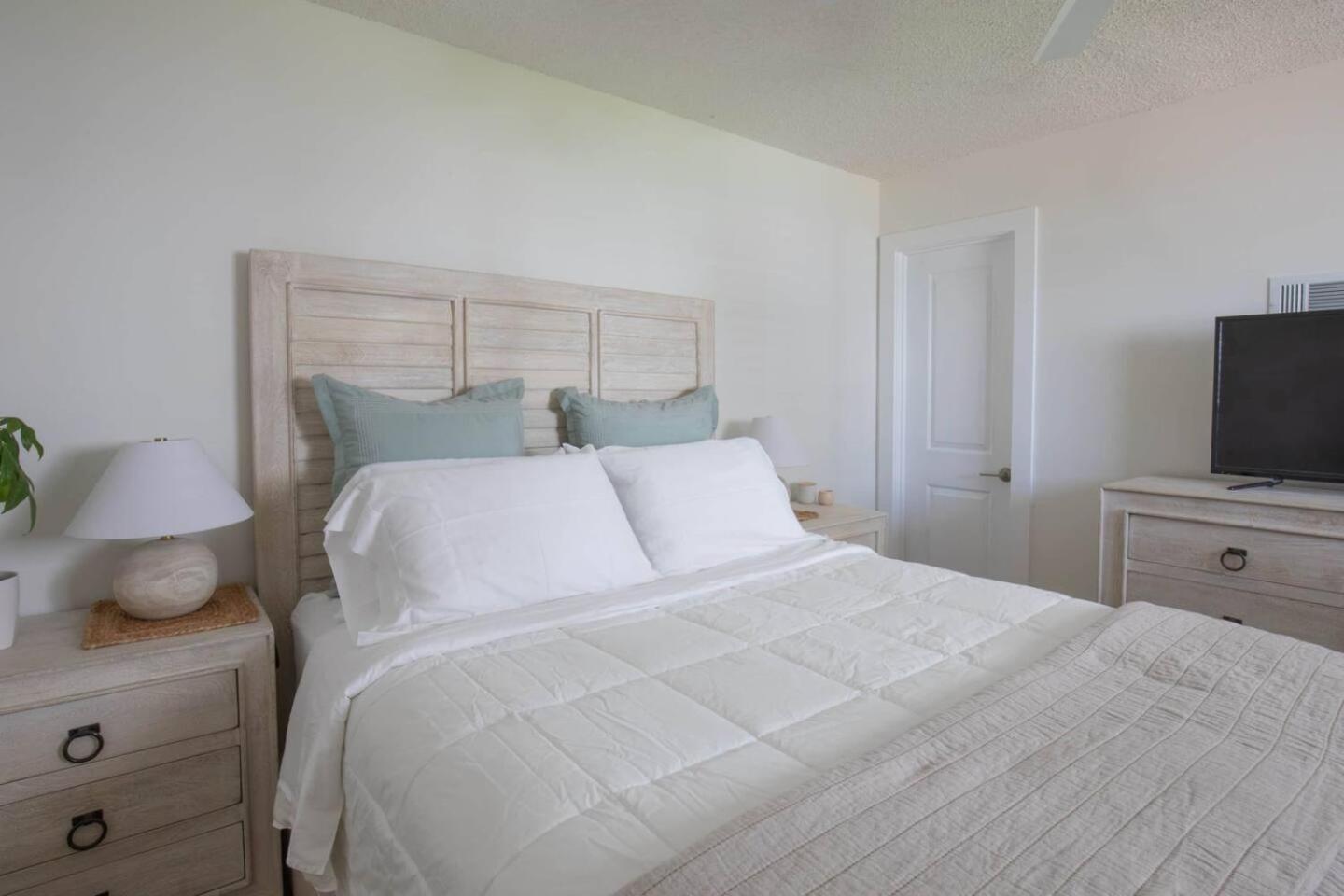 Scenic Bunkalow - Steps From Gated Beach Access Holiday home *