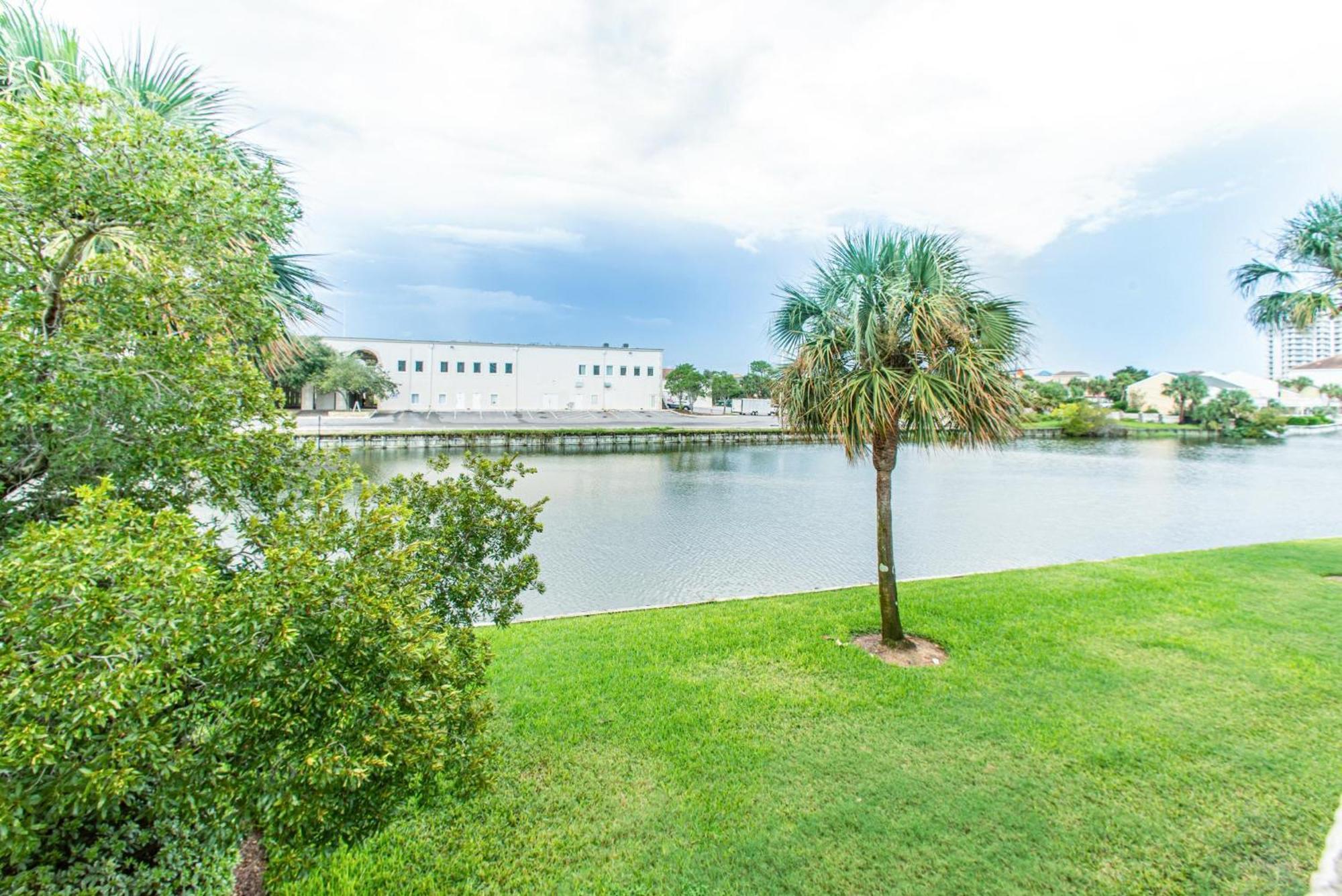 Shoreline Towers Townhouse 4-3 *