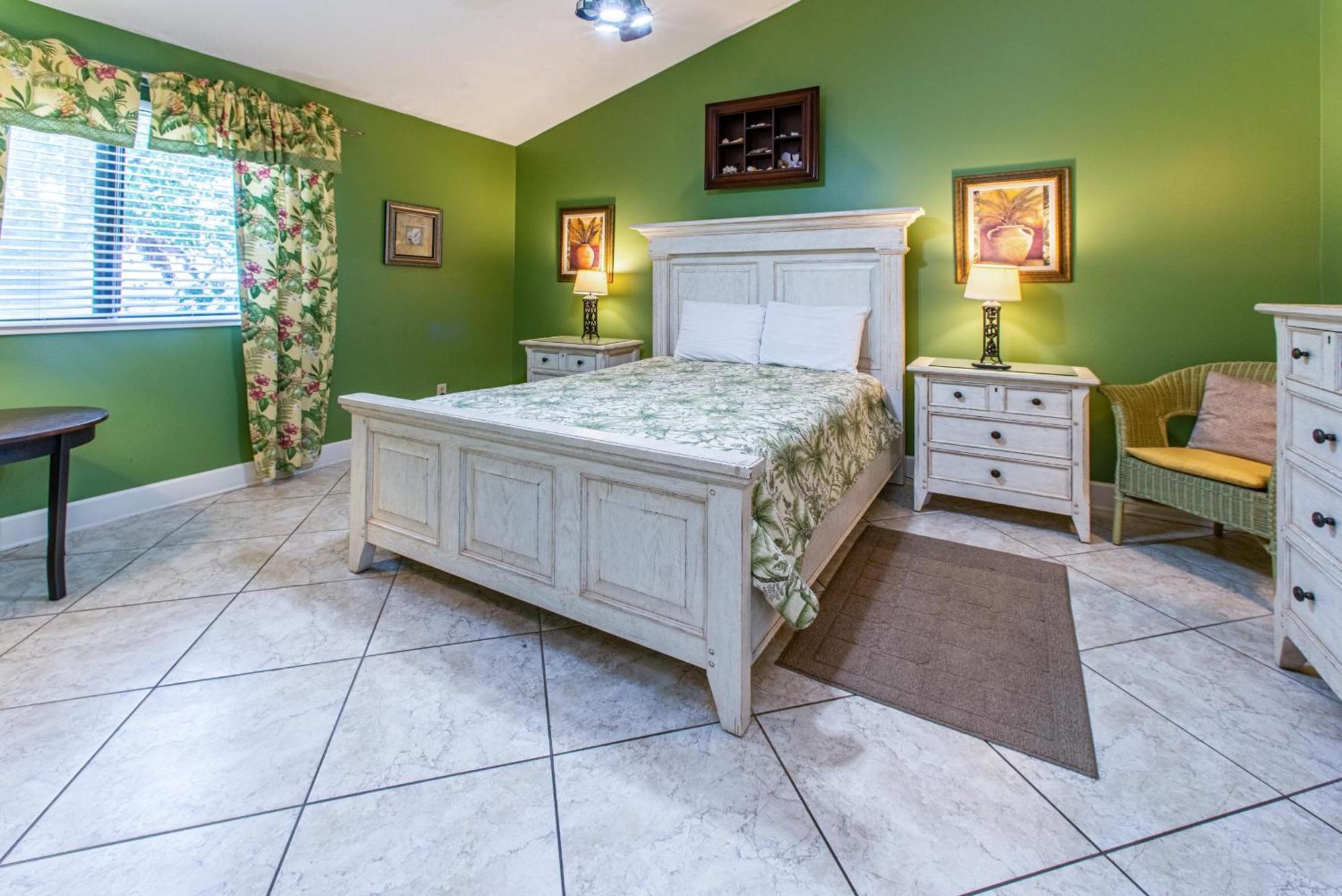 Shoreline Towers Townhouse 4-3 *