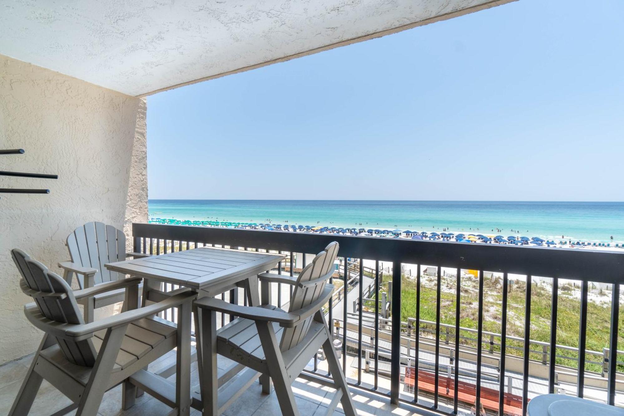 Aparthotel Splash Into Sundestin - Gulf Front - Pool And Restaurant
