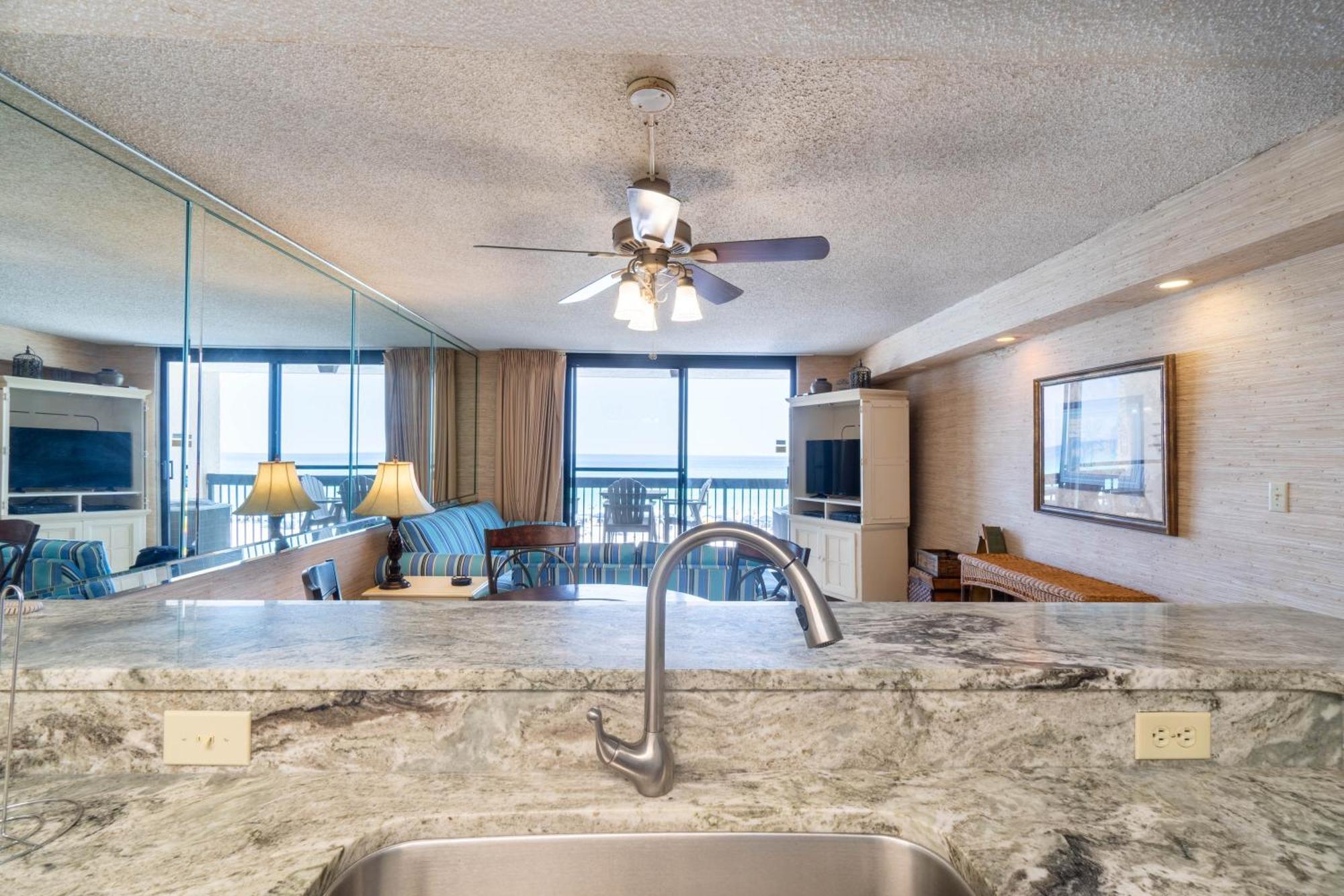 Aparthotel Splash Into Sundestin - Gulf Front - Pool And Restaurant