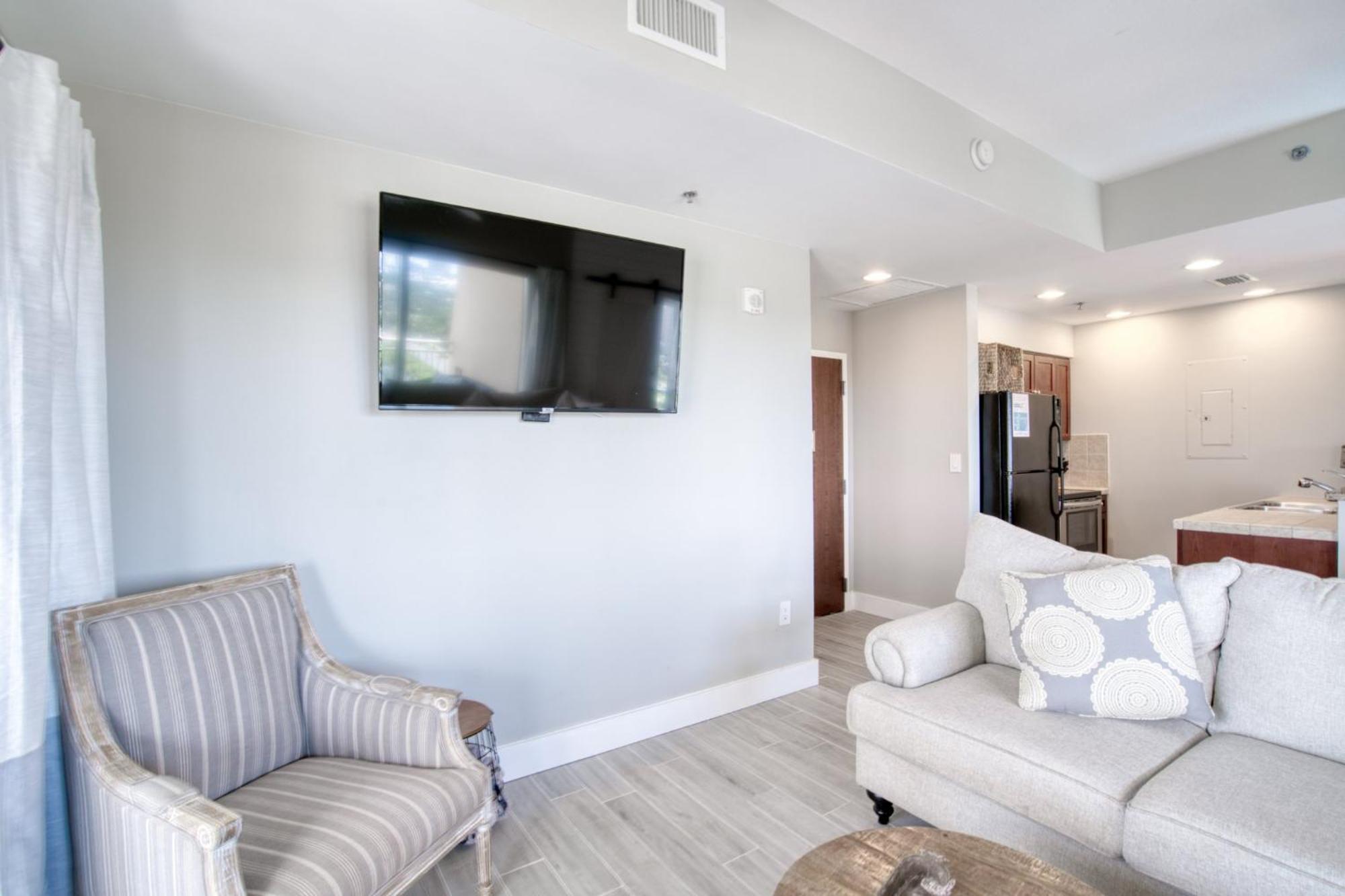 Apartment Luau 6724 - Walk To The Ocean And Splash In The Pool *