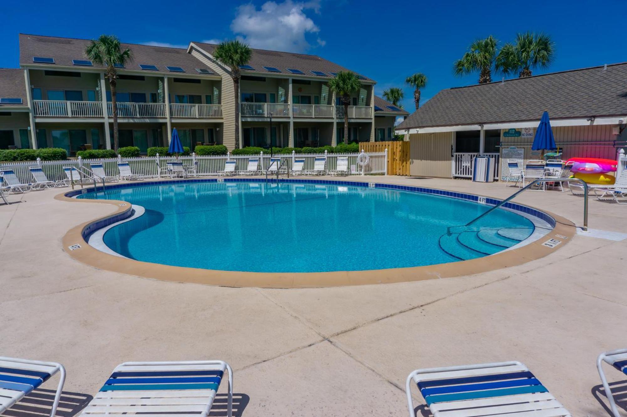 166 Seascape Pool Golf2 2 Bunk Destin