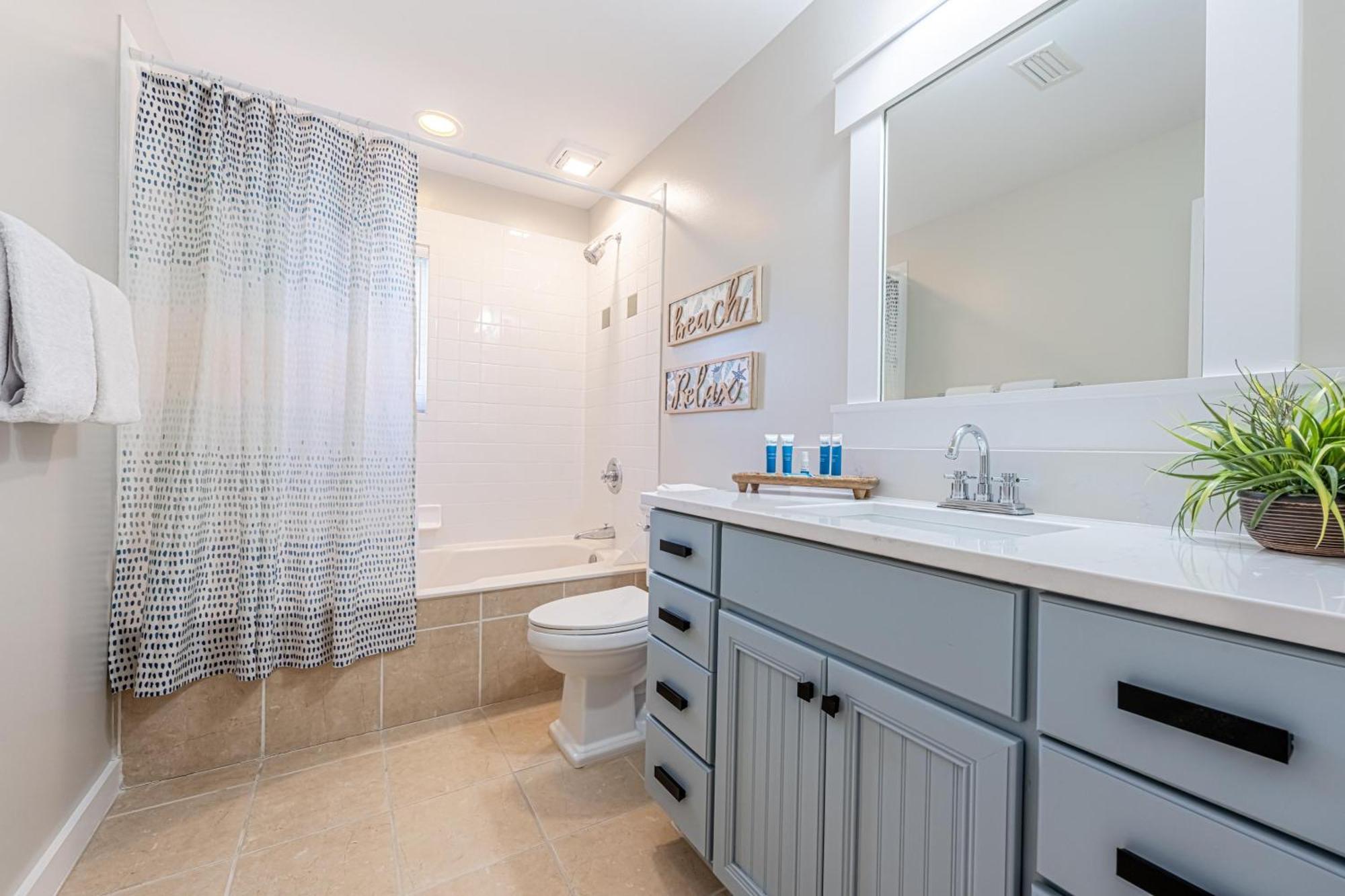 1328 Laurel Grove 'sea La Vie' *