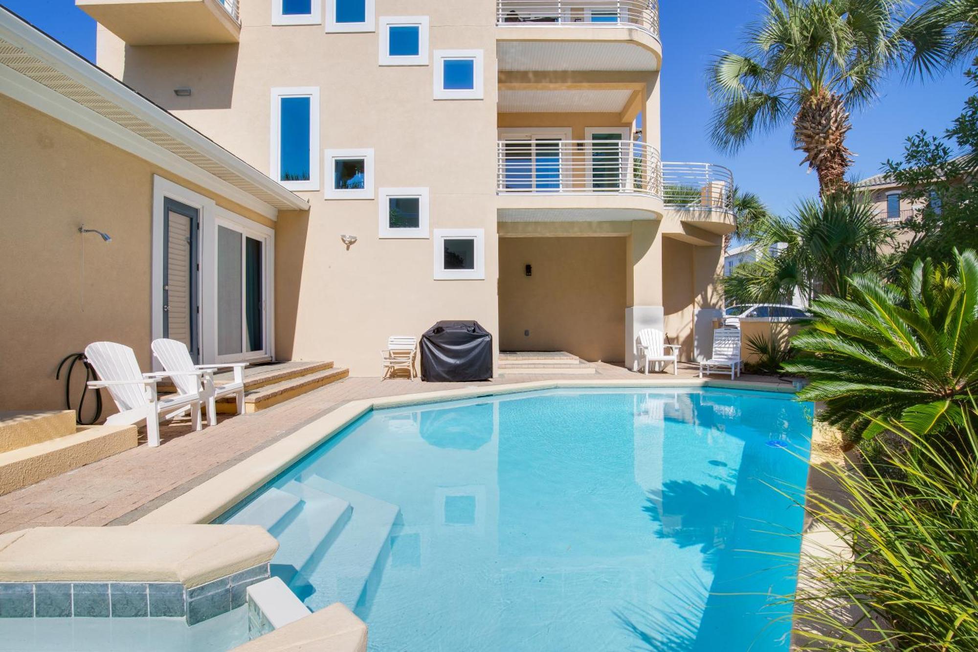 Private Pool Hot Tub Close To