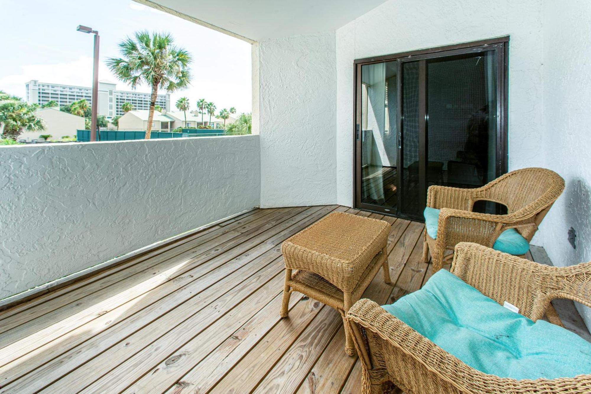 Shoreline Towers Townhouse 4-3 *
