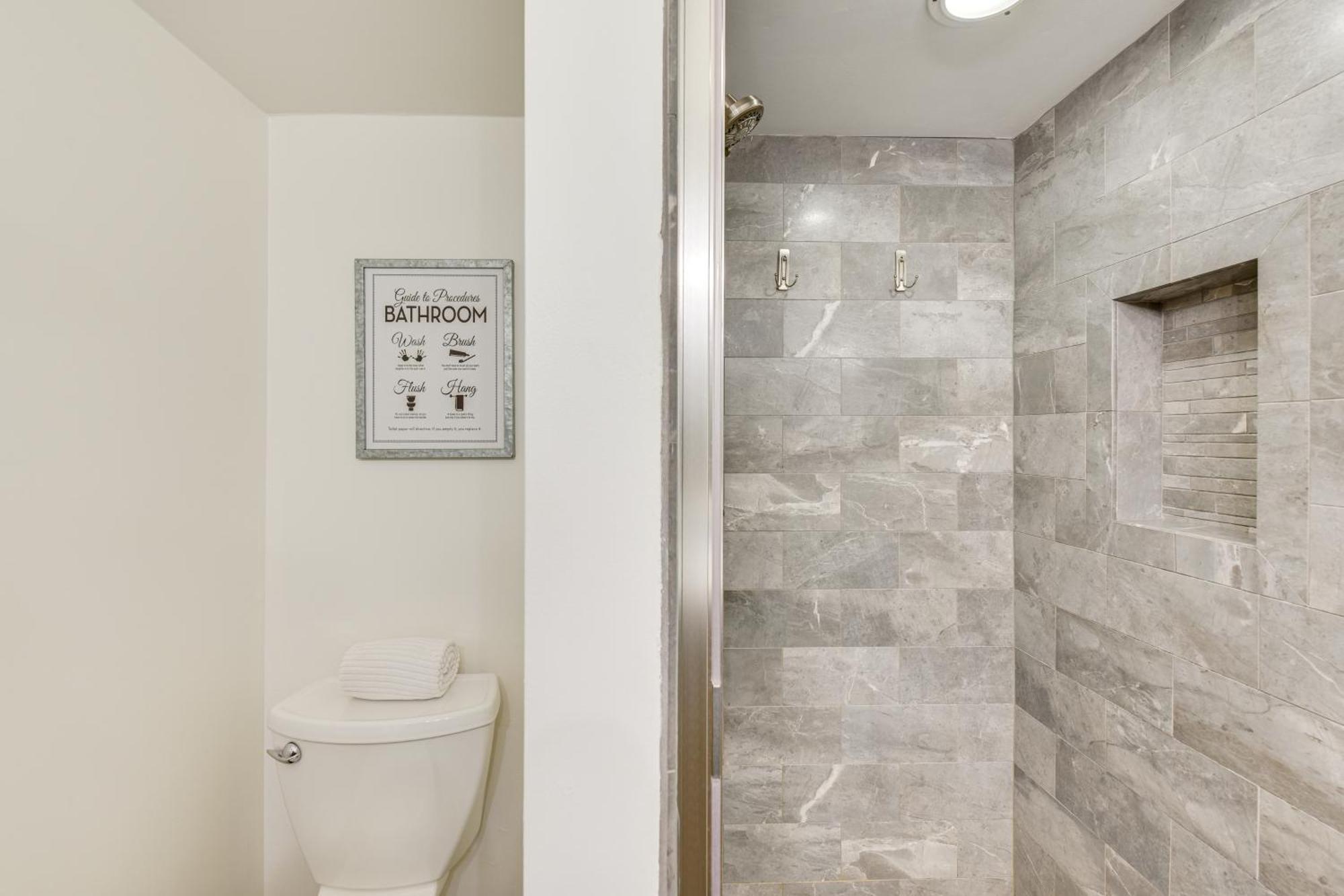 Apartment Airy With Pool - Walk To Private Beach! *