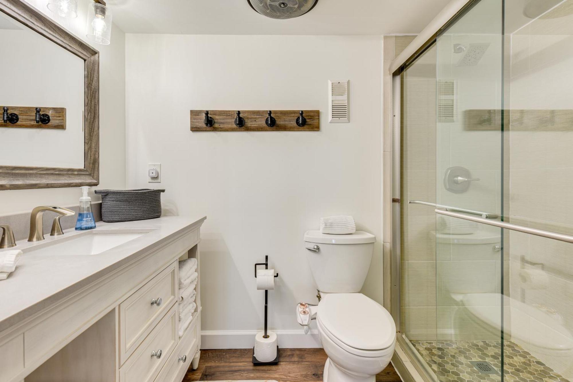 Airy With Pool - Walk To Private Beach! Destin