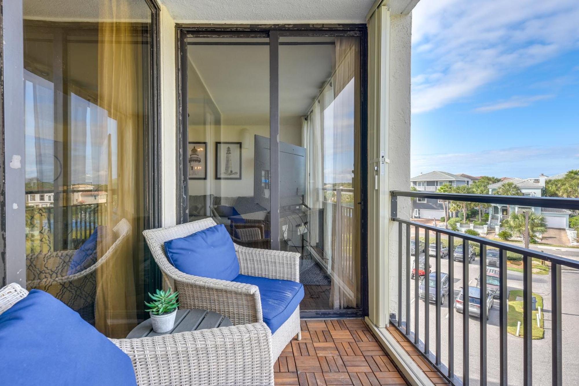 Airy With Pool - Walk To Private Beach! * Destin