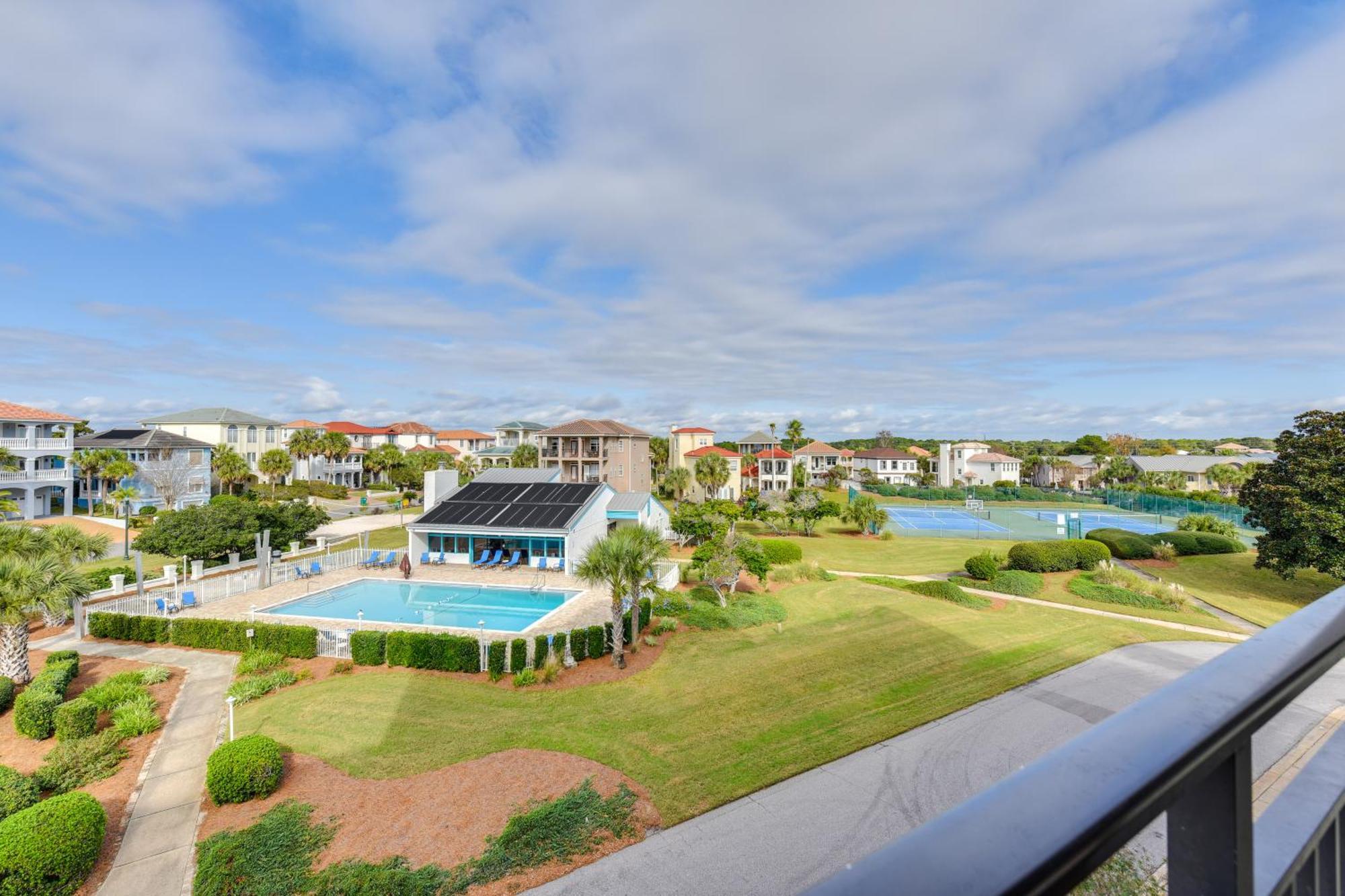 Airy With Pool - Walk To Private Beach! Apartment