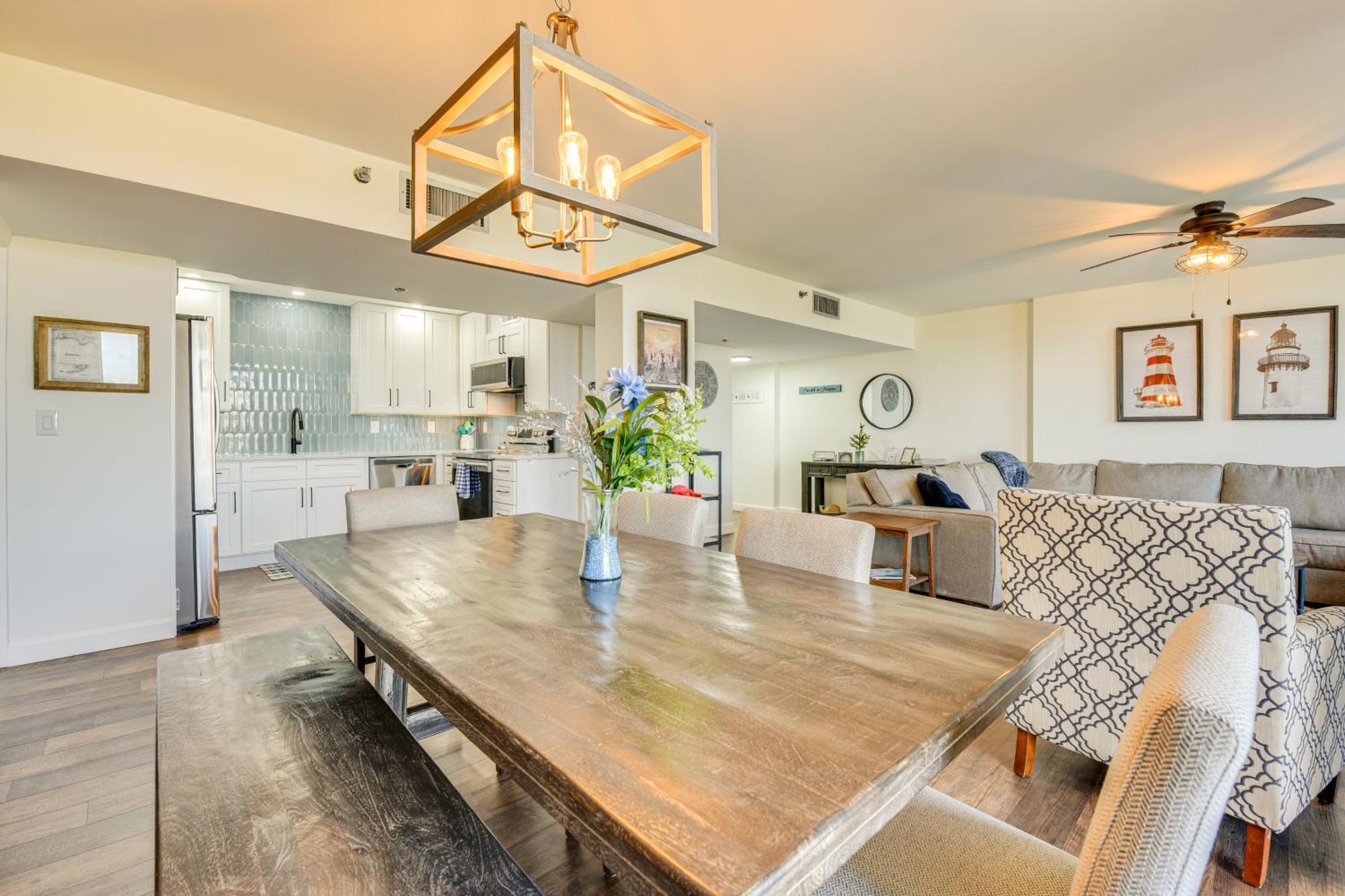 Airy With Pool - Walk To Private Beach! * Destin