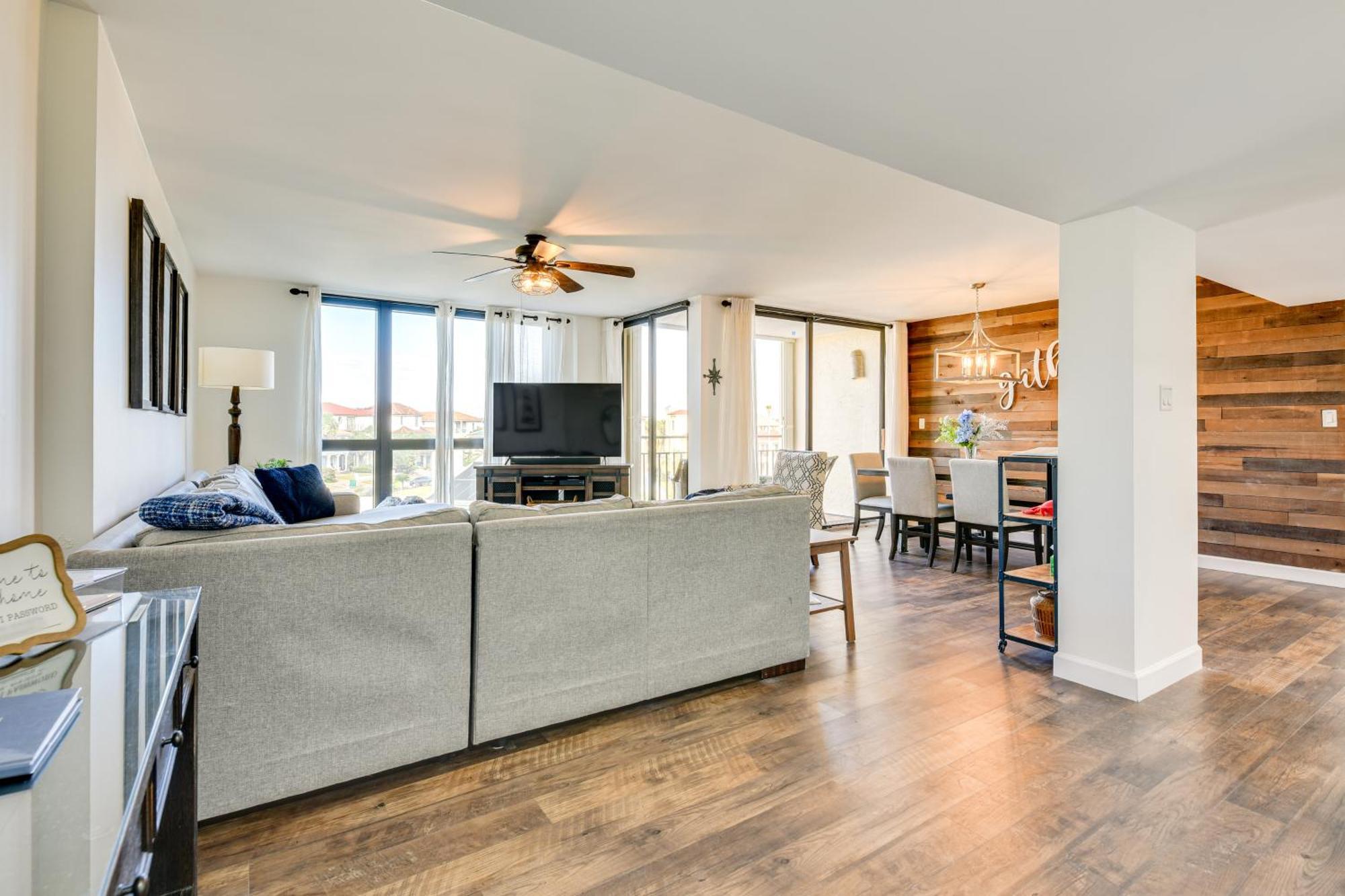 Airy With Pool - Walk To Private Beach! Destin