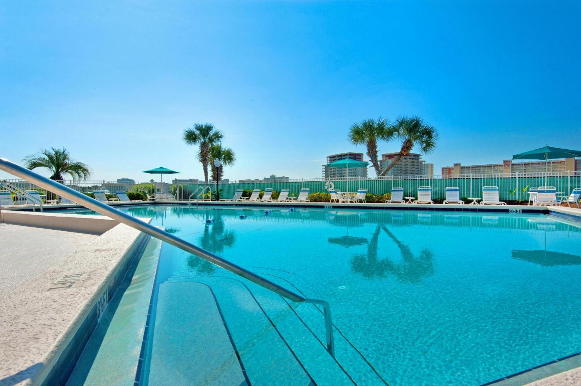 Apartment Dolphin Point #406c