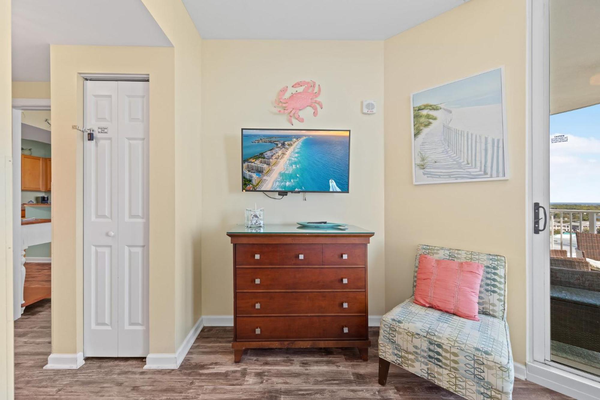 5 Star 11th Fl Stunning Sunrise 2br 2ba King Suite,pools ,shuttle Or Walk To Holiday home Destin
