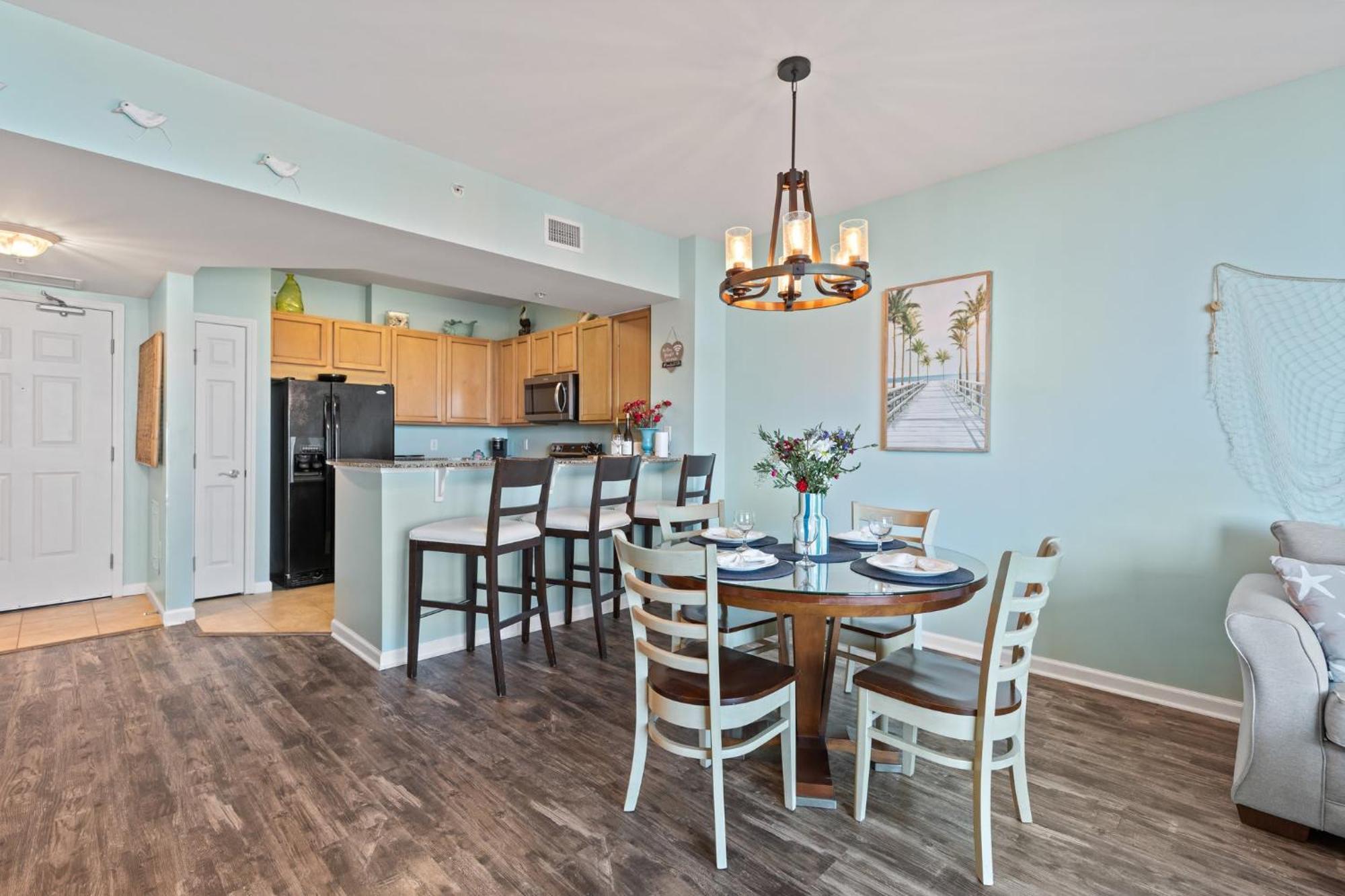 5 Star 11th Fl Stunning Sunrise 2br 2ba King Suite,pools ,shuttle Or Walk To Holiday home *