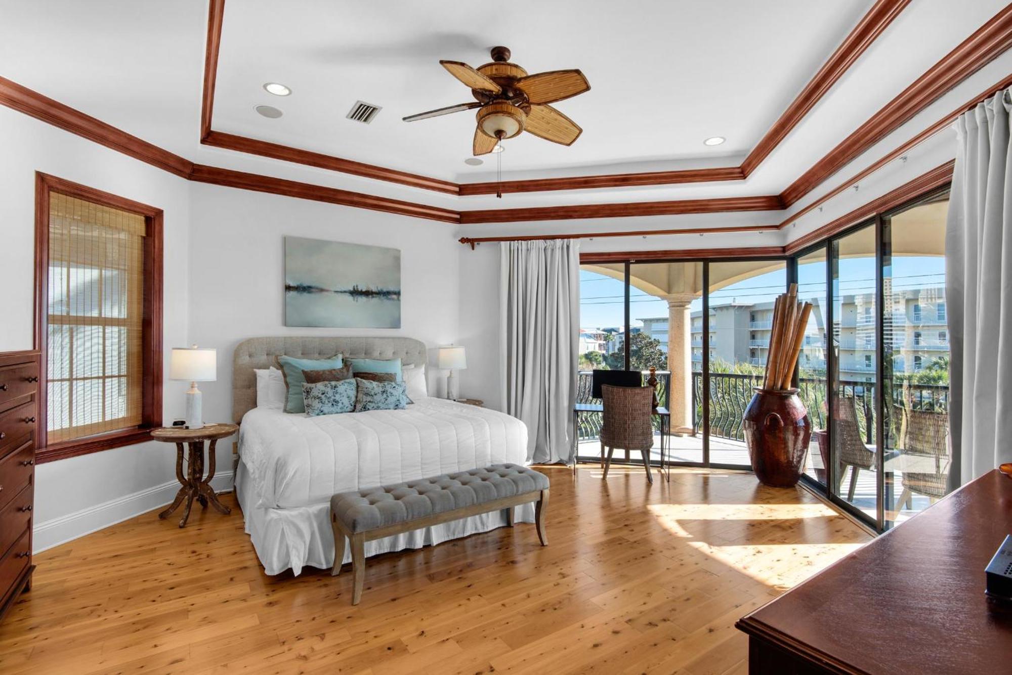 Tuscana Destin