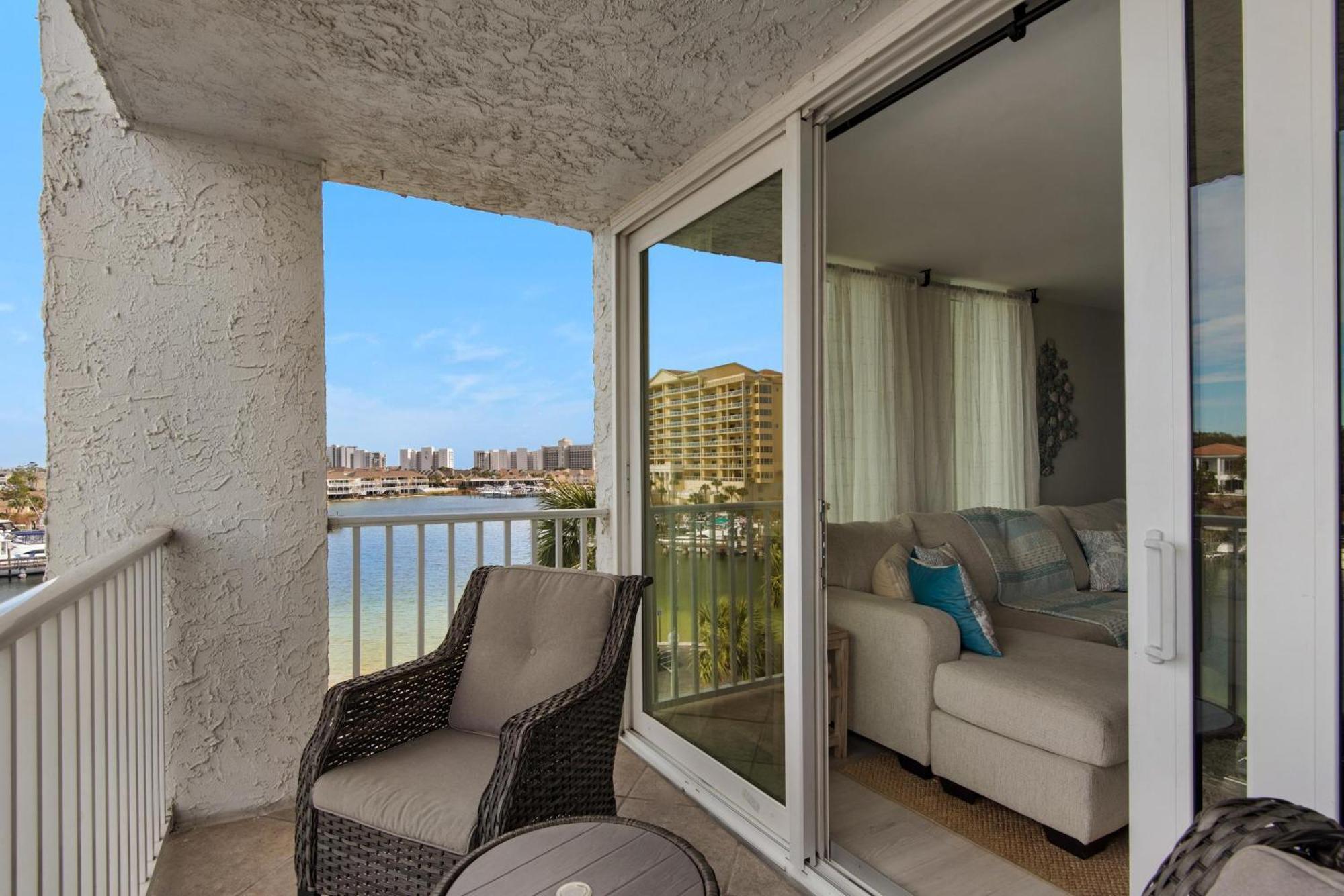 Dolphin Point #401c