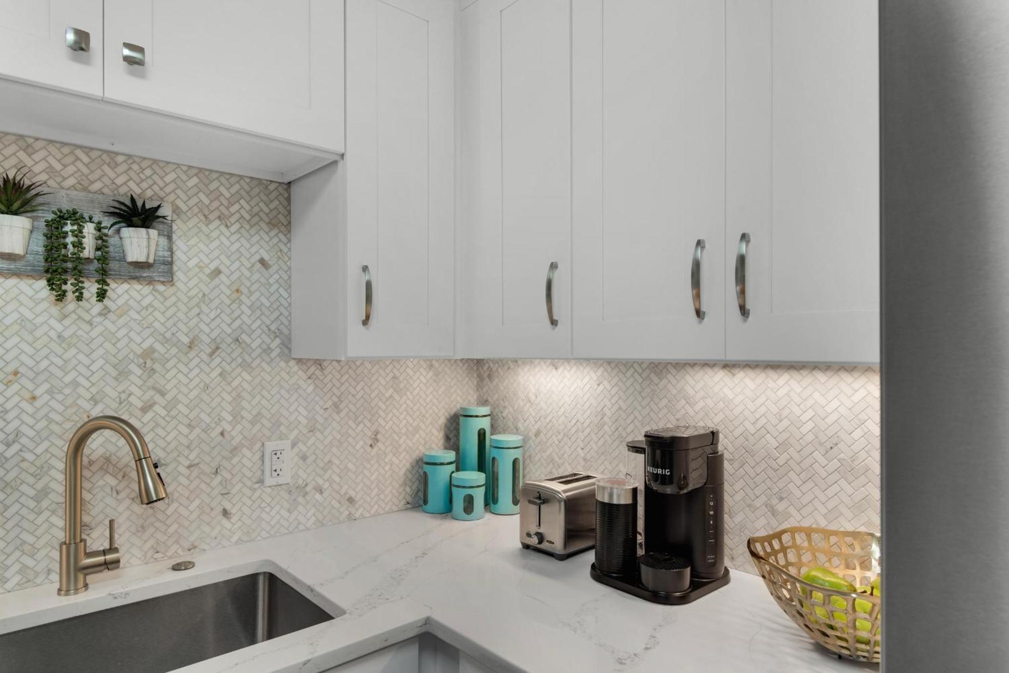 Dolphin Point #401c