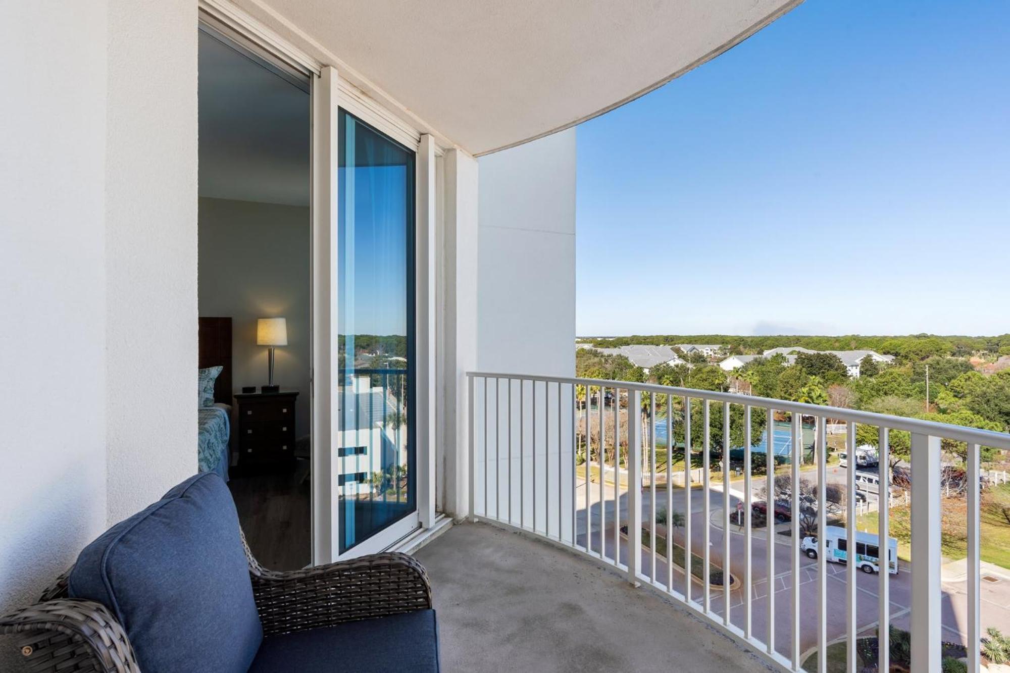 Holiday home Palms 2 Bedroom King Poolside Shuttle *