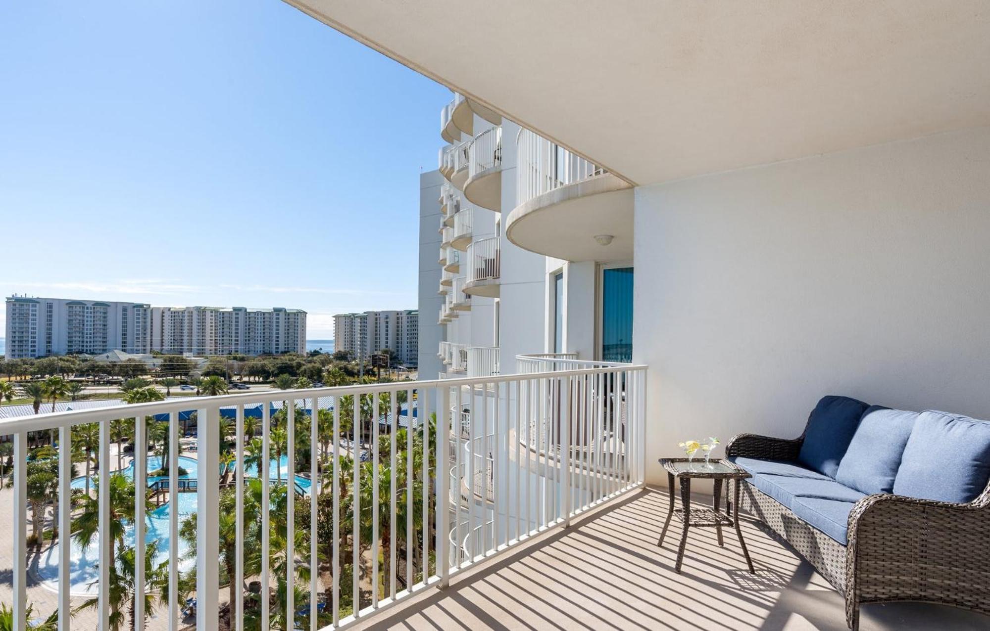 Holiday home Palms 2 Bedroom King Poolside Shuttle Destin