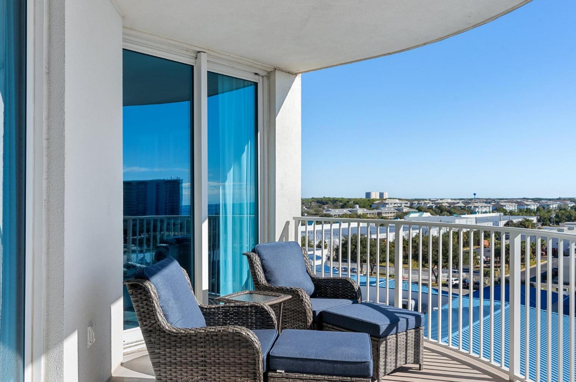 Palms 2 Bedroom King Poolside Shuttle *