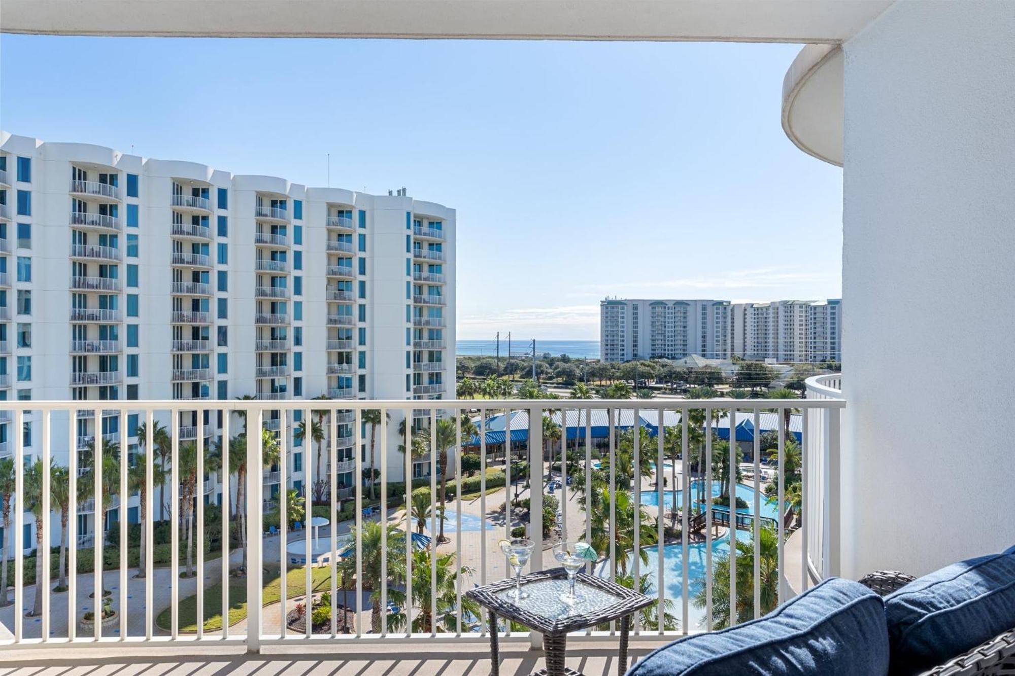 Palms 2 Bedroom King Poolside Shuttle * Destin