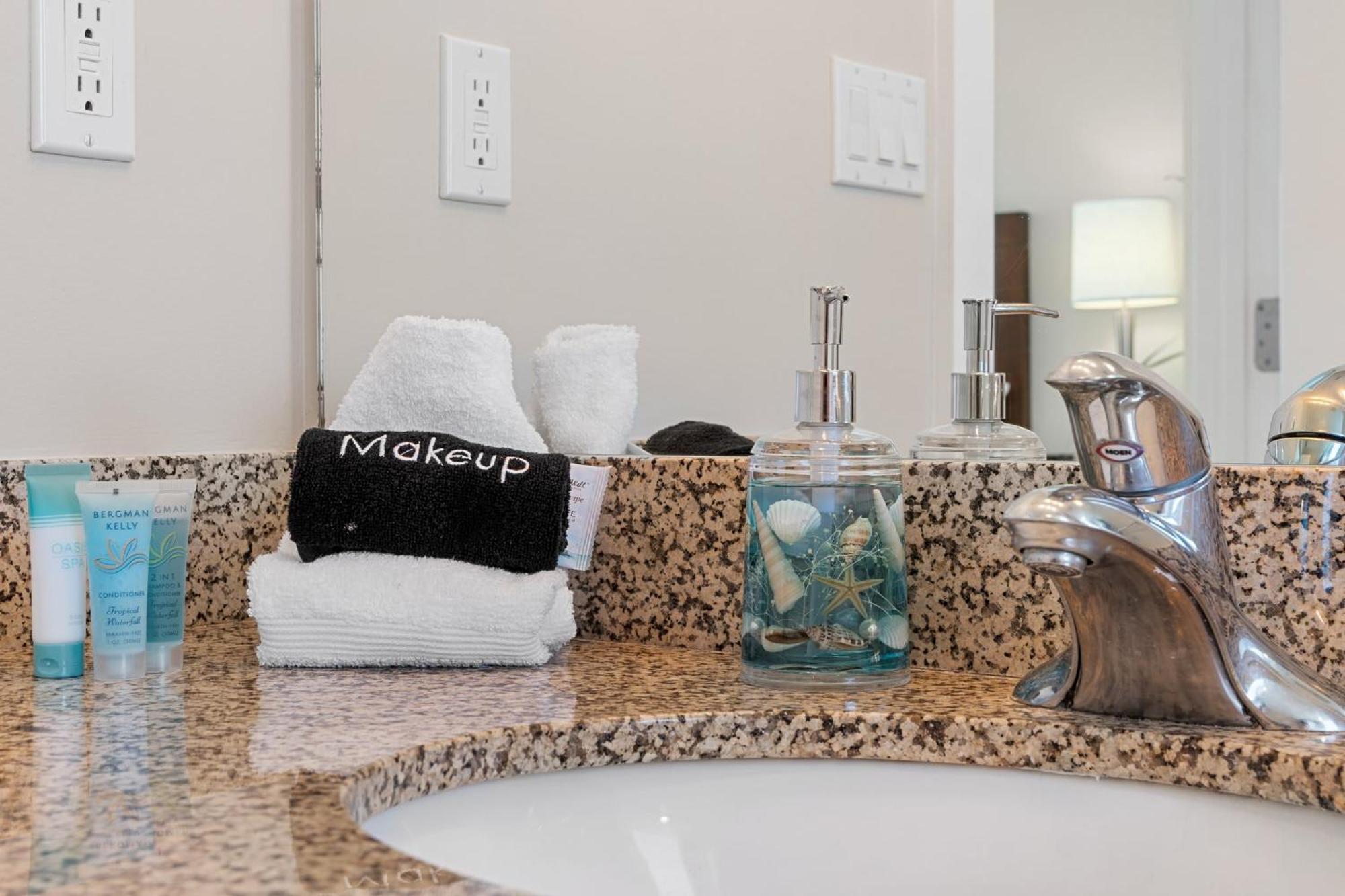 Holiday home Palms 2 Bedroom King Poolside Shuttle Destin