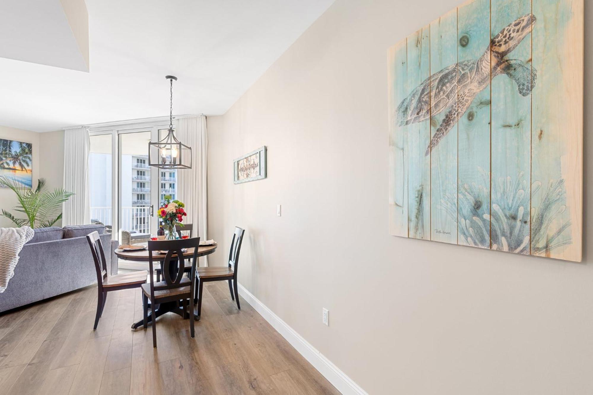 Palms 2 Bedroom King Poolside Shuttle Destin