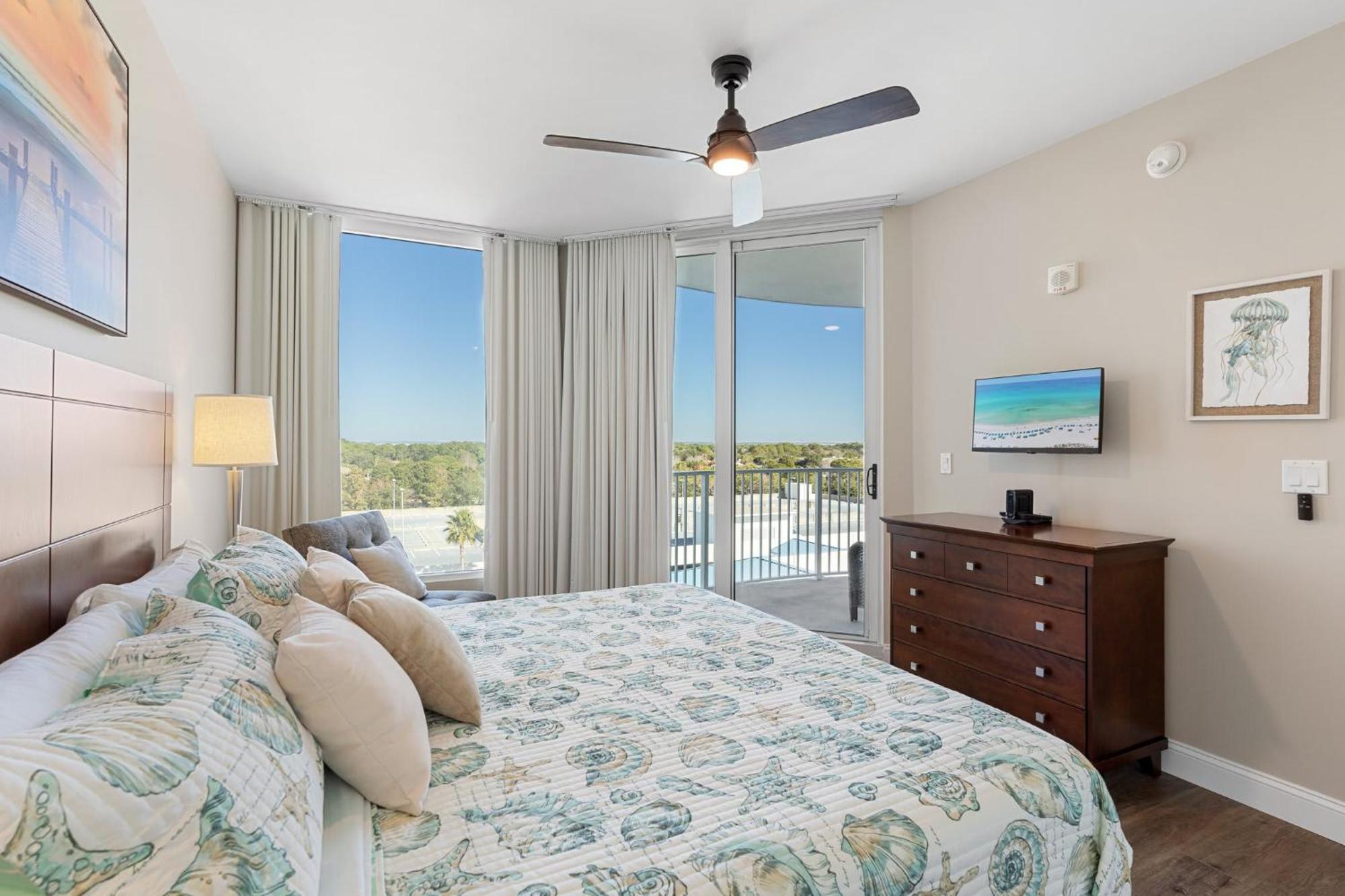 Palms 2 Bedroom King Poolside Shuttle * Destin