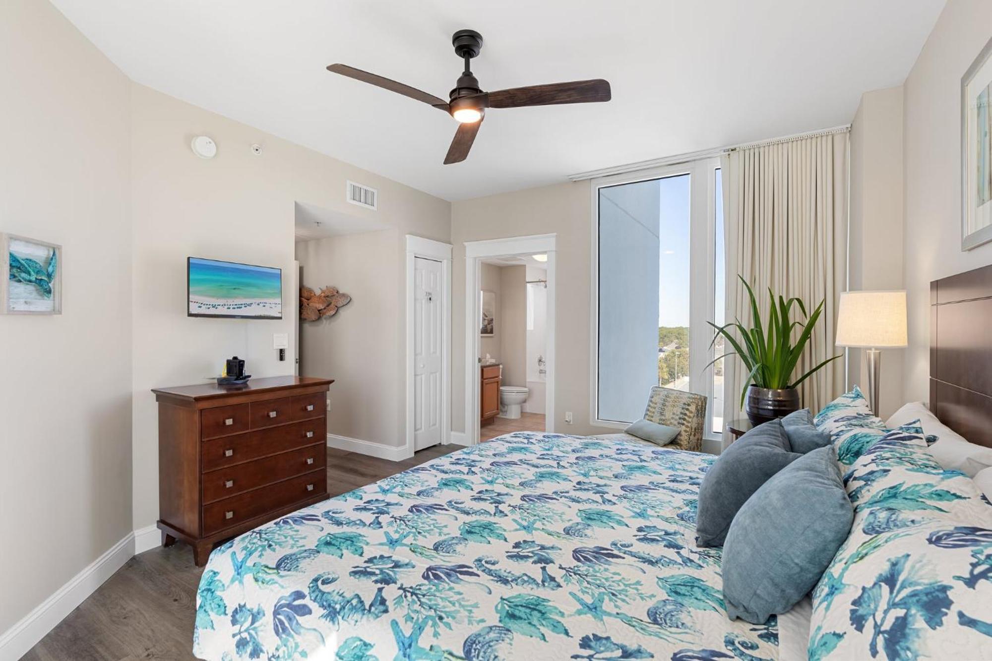 Palms 2 Bedroom King Poolside Shuttle Holiday home