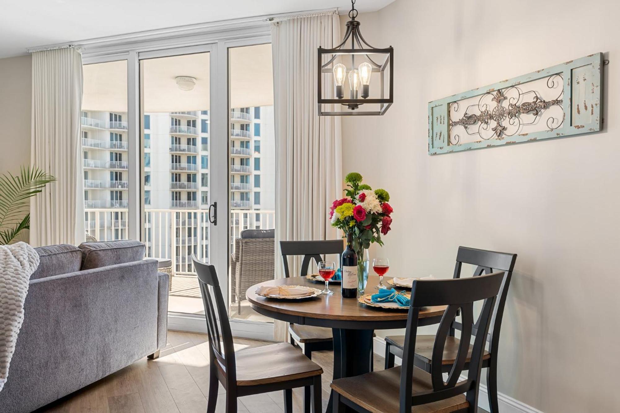 Holiday home Palms 2 Bedroom King Poolside Shuttle Destin