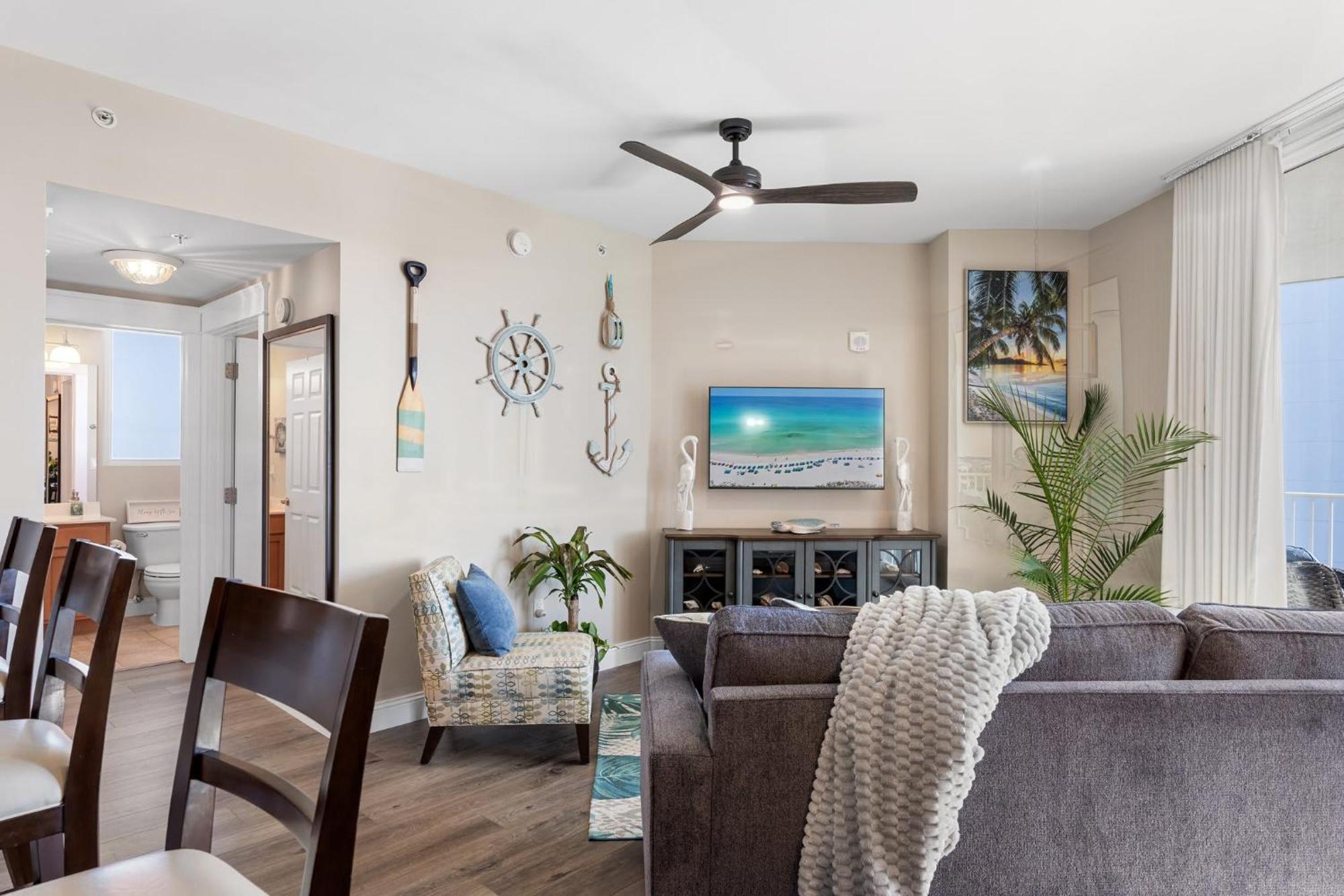 Holiday home Palms 2 Bedroom King Poolside Shuttle Destin