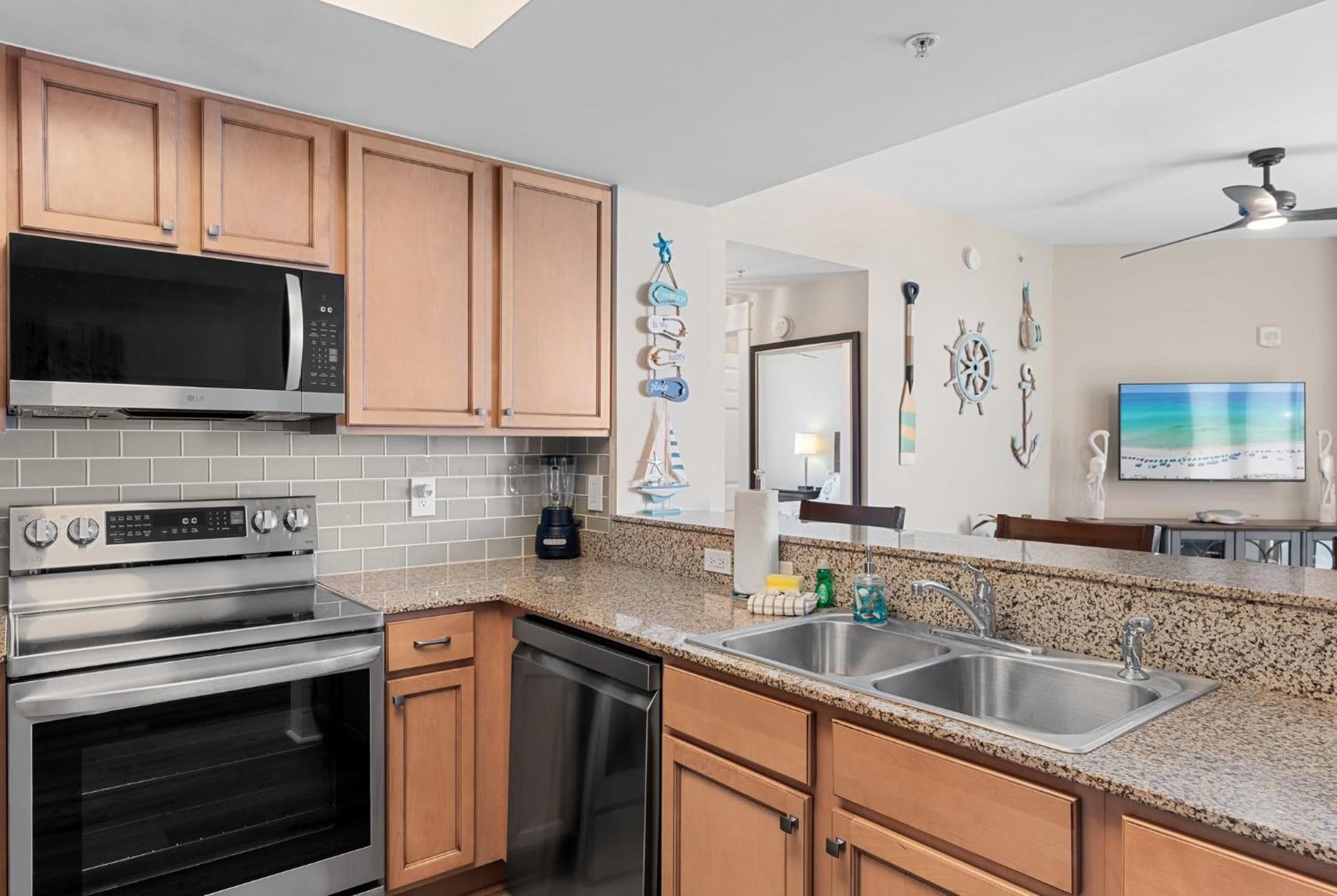 Palms 2 Bedroom King Poolside Shuttle * Destin
