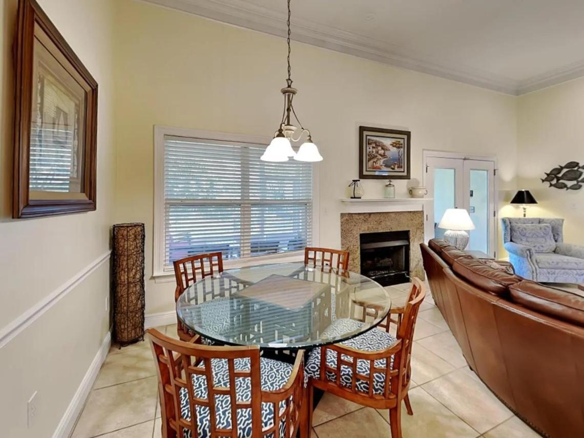 Beauty 4 Bed 3 Bath 5 Min Walk To In Gated Community Holiday home *