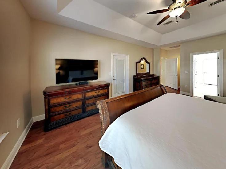 Beauty 4 Bed 3 Bath 5 Min Walk To In Gated Community Holiday home