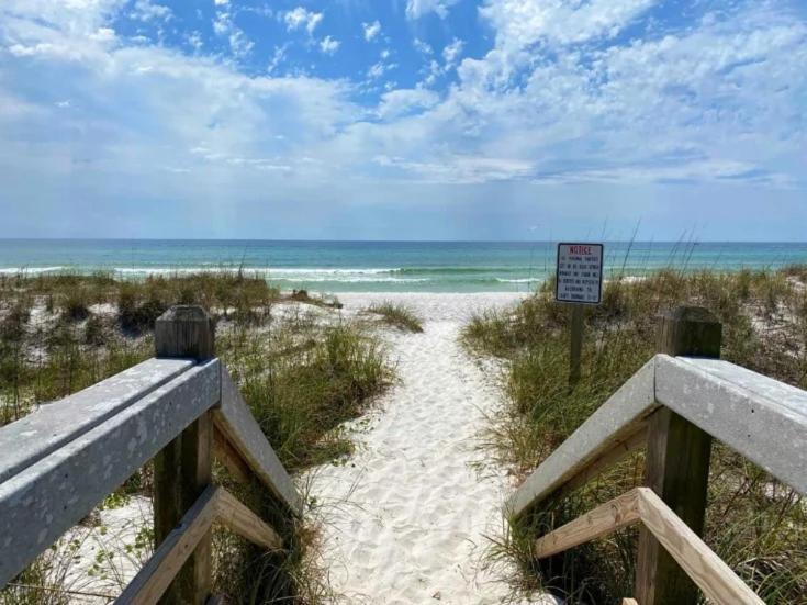 Holiday home Beauty 4 Bed 3 Bath 5 Min Walk To In Gated Community *