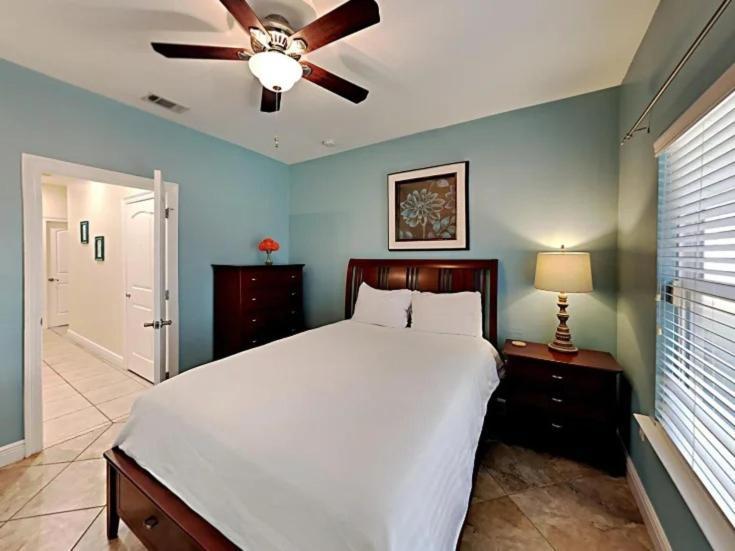 Beauty 4 Bed 3 Bath 5 Min Walk To In Gated Community Holiday home
