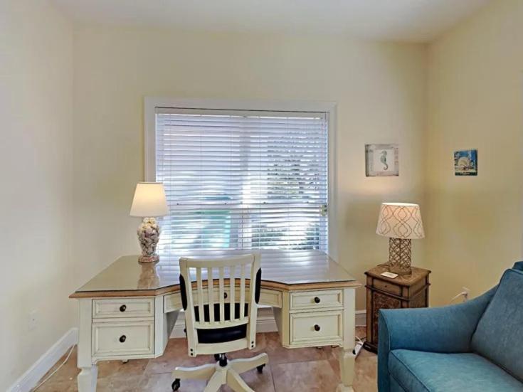 Beauty 4 Bed 3 Bath 5 Min Walk To In Gated Community Holiday home *
